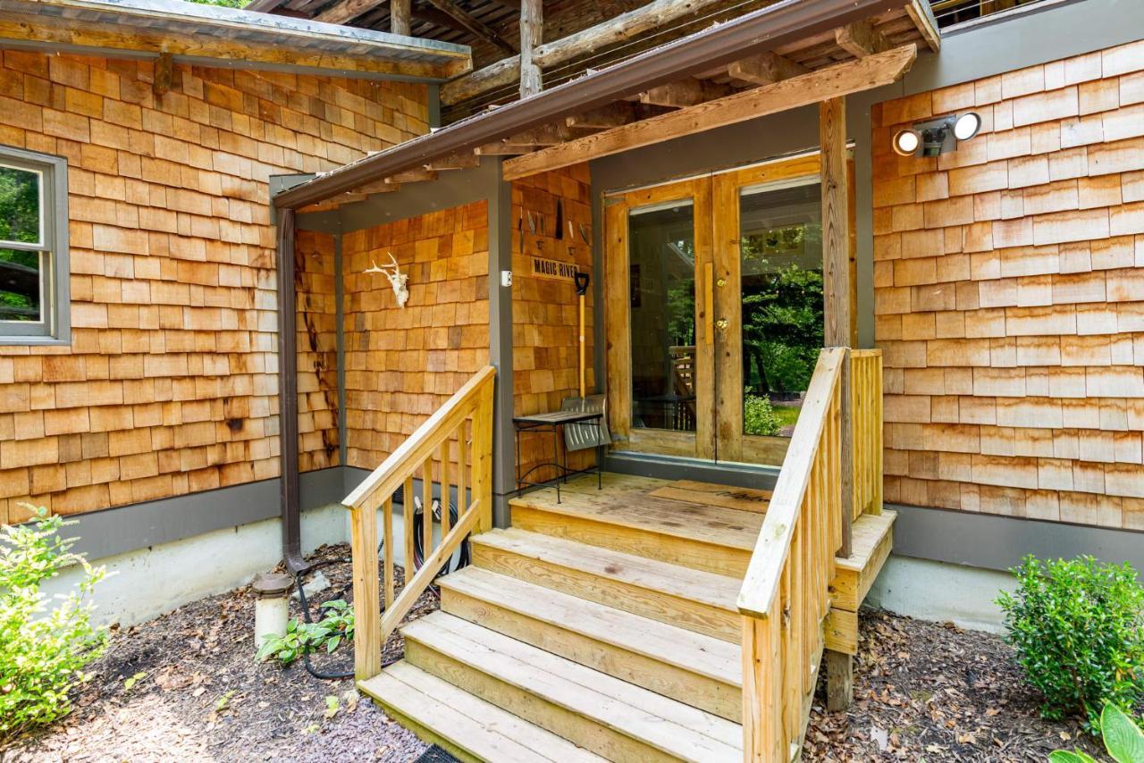 Riverside Log Cabin W Hot Tub Fire Pit Huge Deck Rileyville Exterior photo