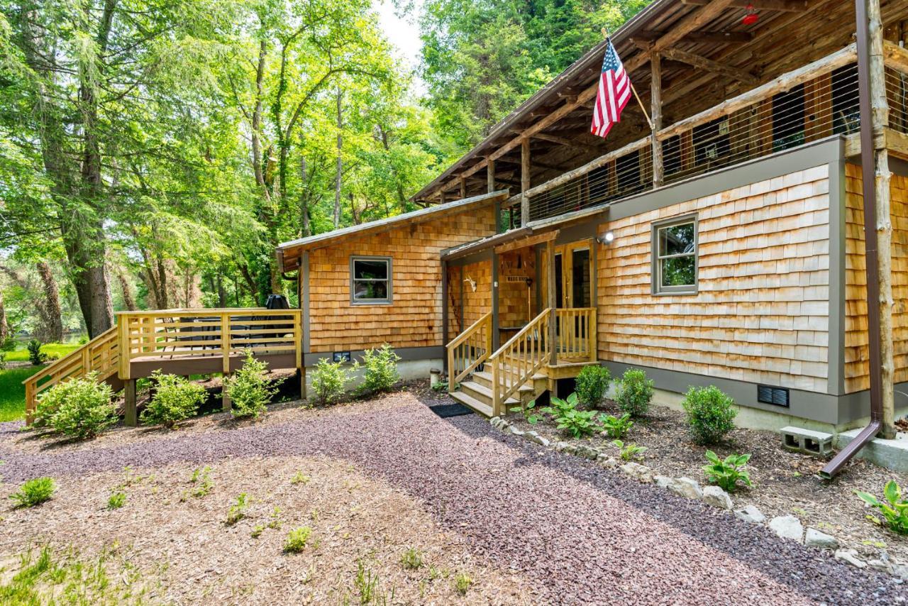 Riverside Log Cabin W Hot Tub Fire Pit Huge Deck Rileyville Exterior photo